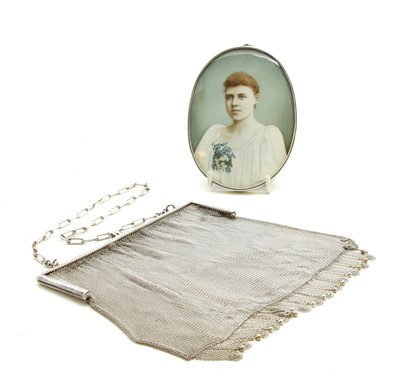 Lot 115 - An early 20th Century miniature of a lady