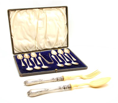 Lot 42 - A set of twelve silver teaspoons and tongs