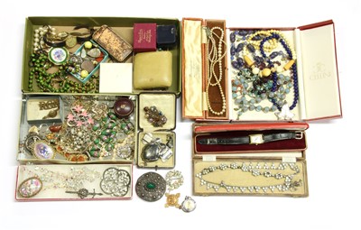 Lot 30 - A large quantity of costume jewellery