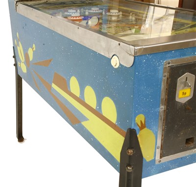 Lot 38 - A Bally 'Bowl-O' pinball machine