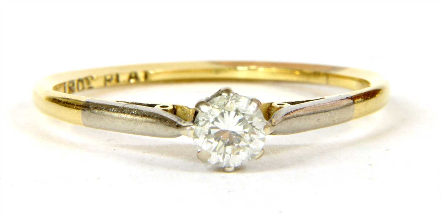 Lot 15 - A diamond solitaire ring
