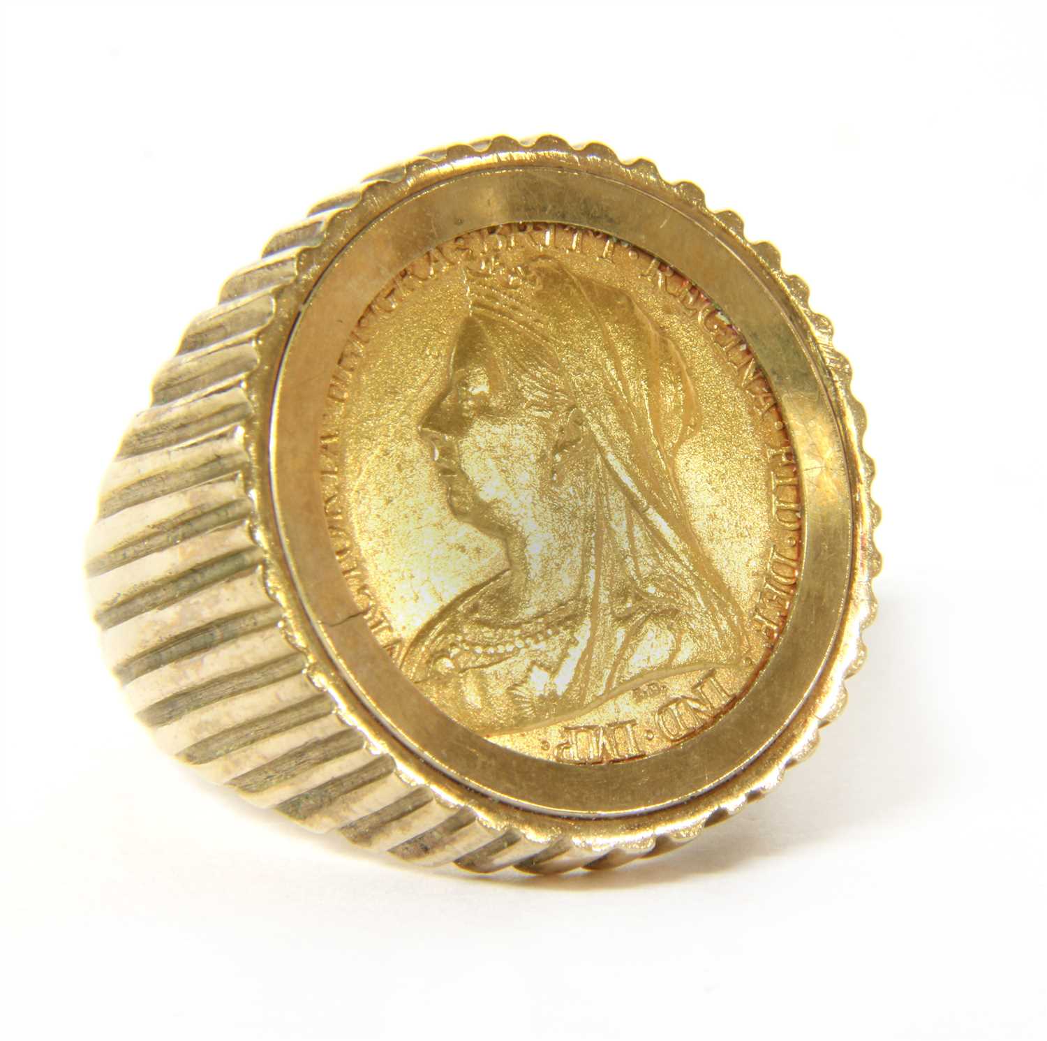 Lot 17 - A 9ct gold coin ring
