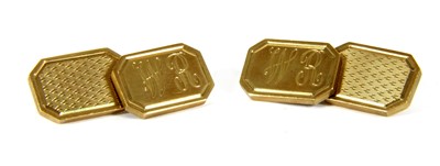 Lot 15 - A pair of 9ct gold rectangular cut chain link cufflinks