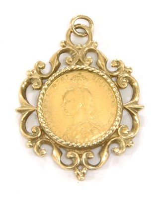 Lot 9A - A sovereign pendant