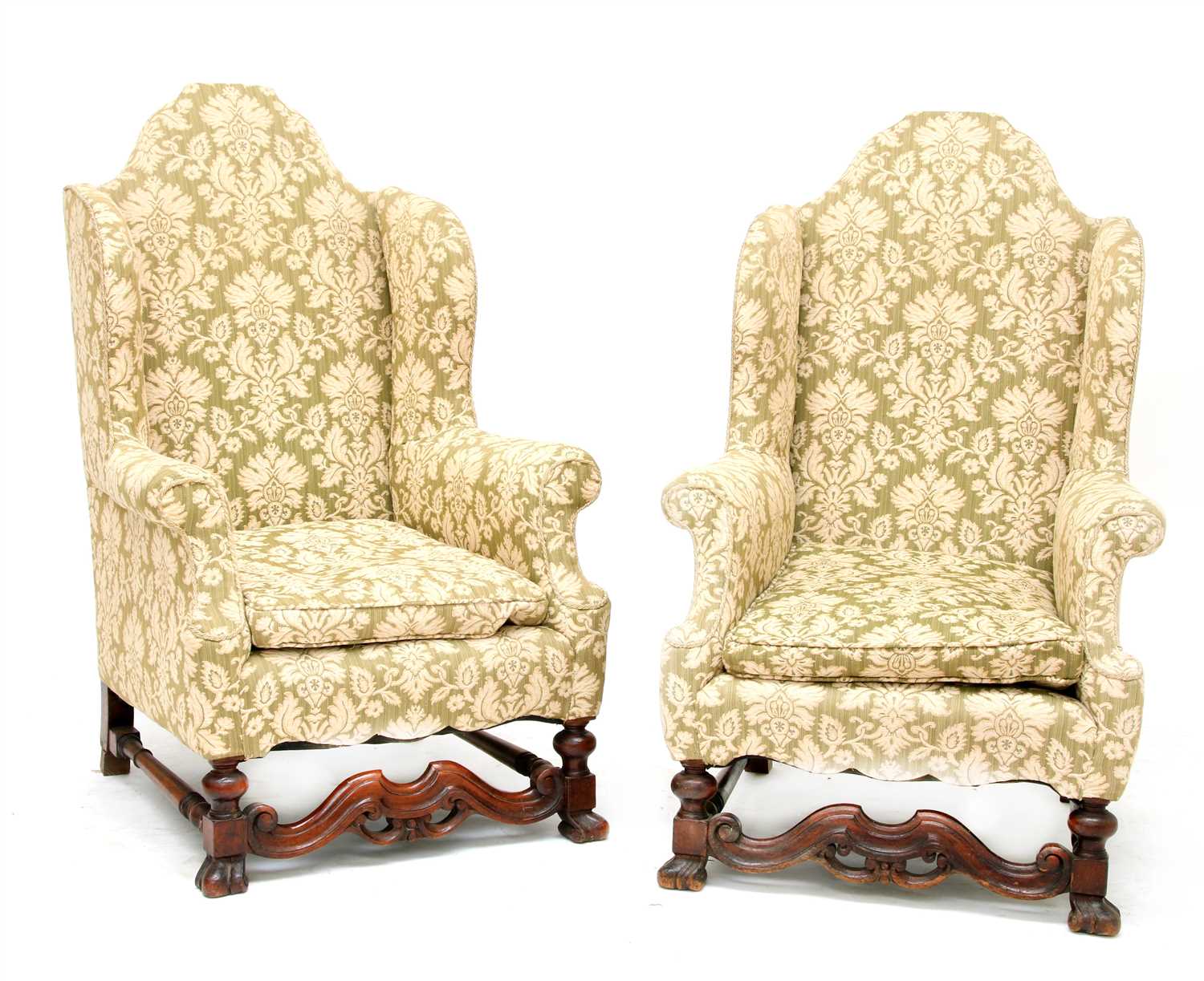 Lot 190 - A pair of elbow chairs
