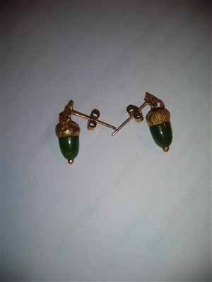 Lot 8 - A pair of Victorian gold acorn drop earrings