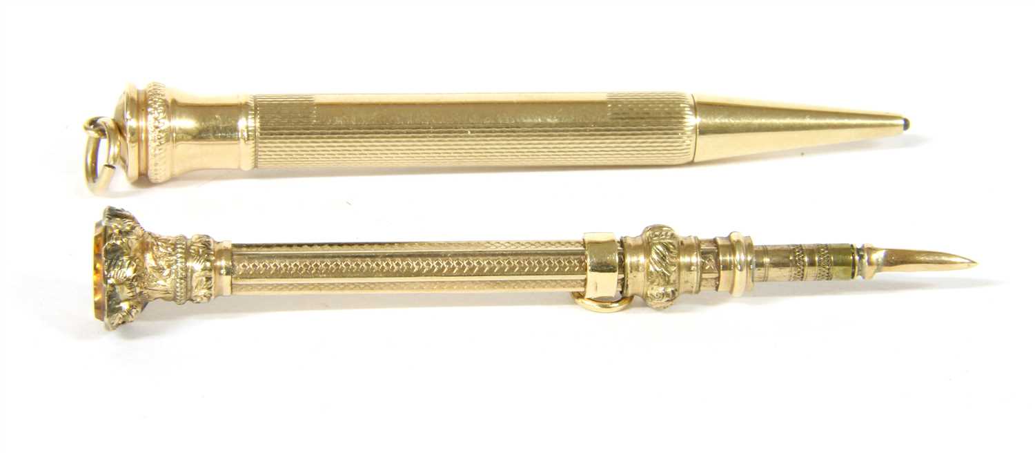 Lot 24 - A 9ct gold propelling pencil
