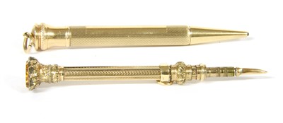 Lot 24B - A 9ct gold propelling pencil