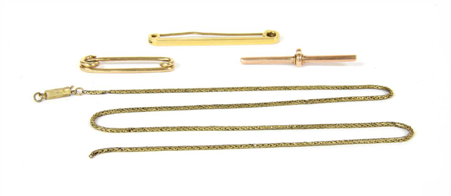 Lot 1 - A 9ct gold tie pin
