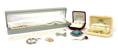 Lot 26 - A cased single row uniform cultured pearl necklace