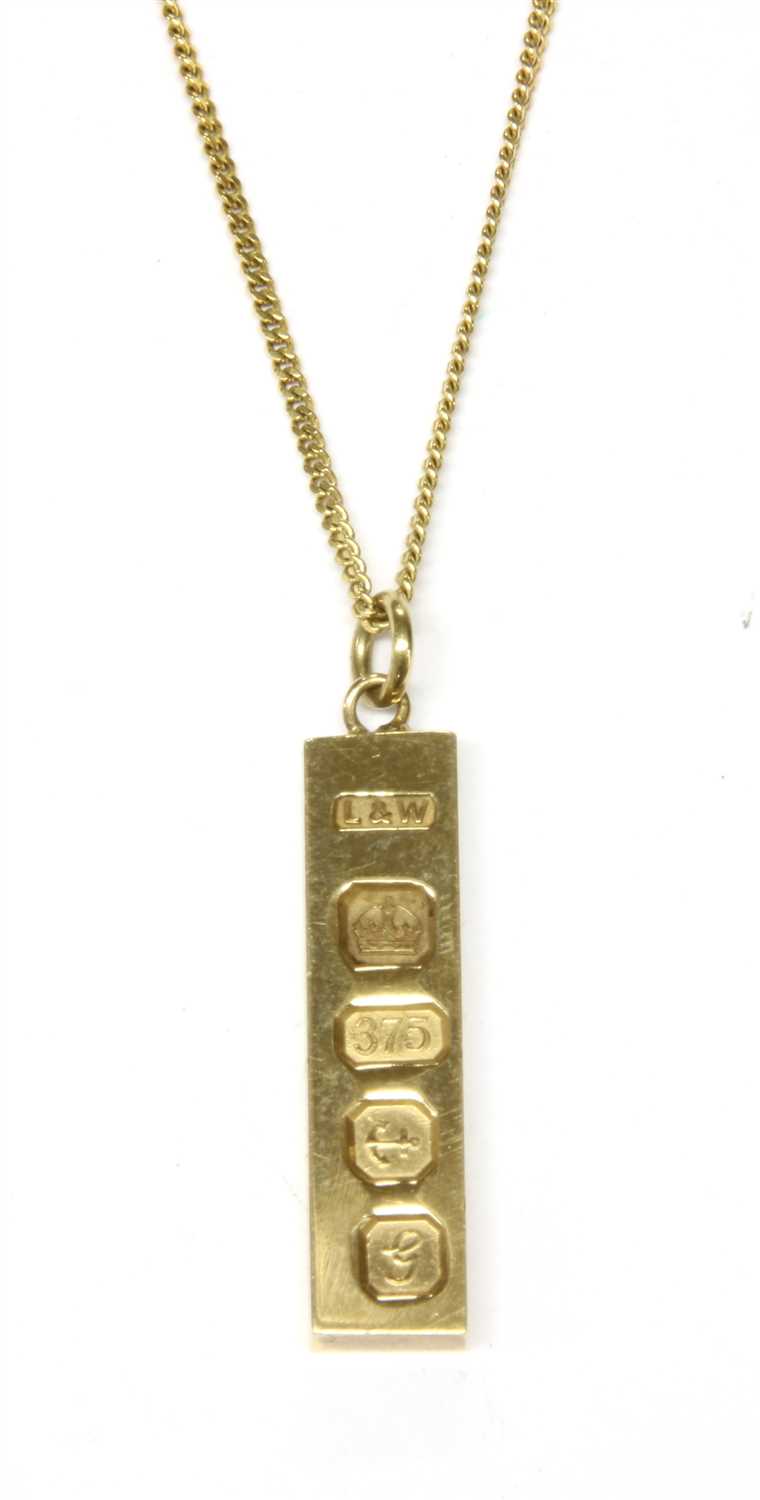 Lot 22 - A 9ct gold ingot pendant