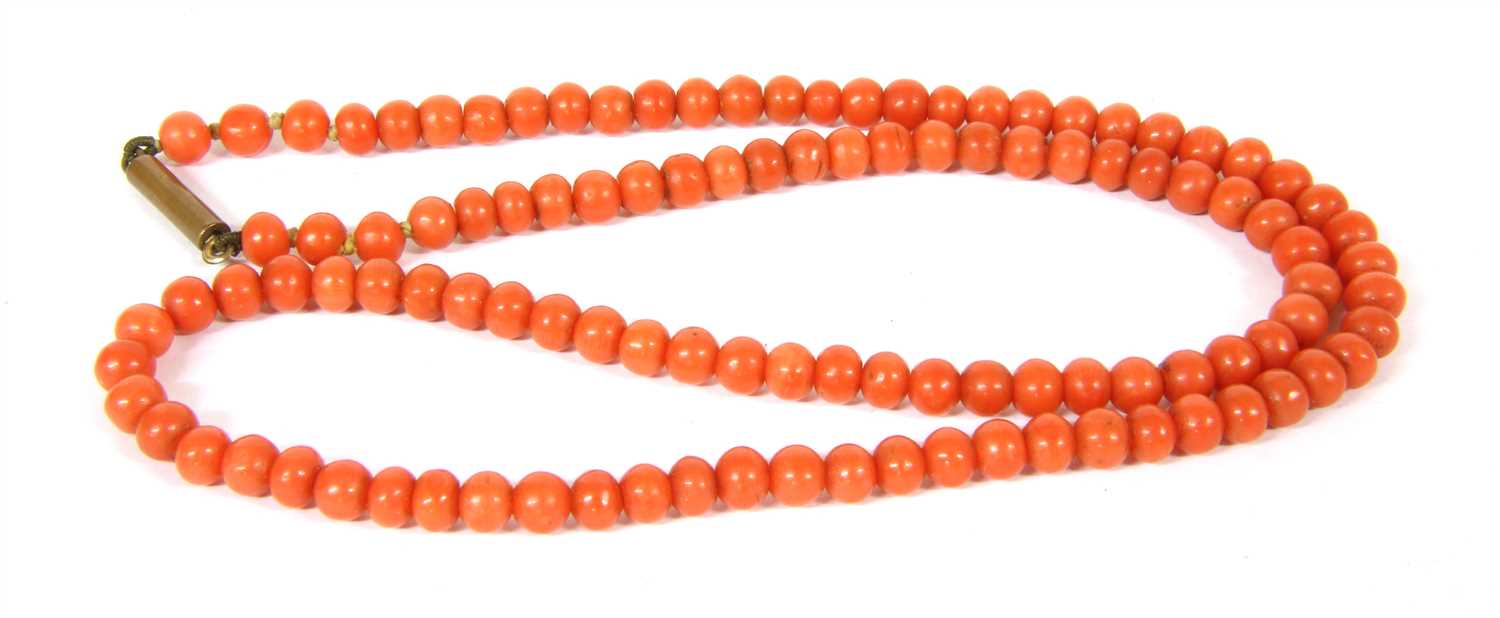 Lot 33 - A single row uniform coral bead necklace