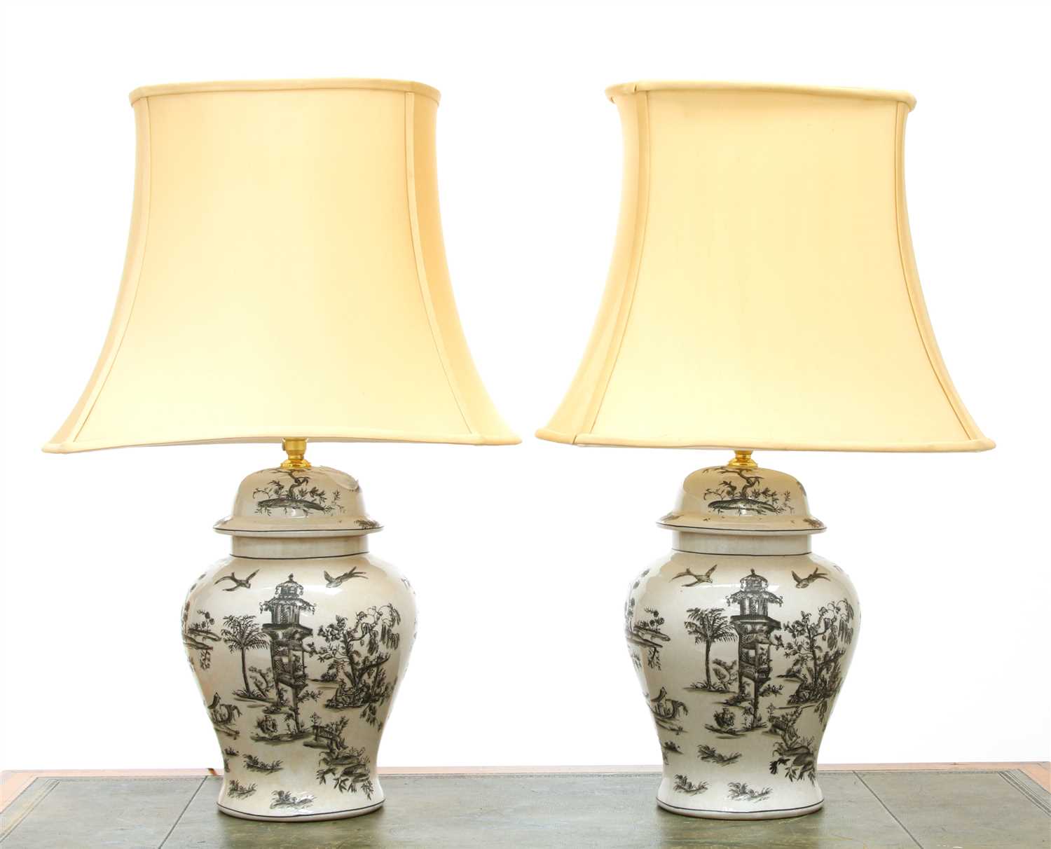 Lot 35 - A pair of table lamps