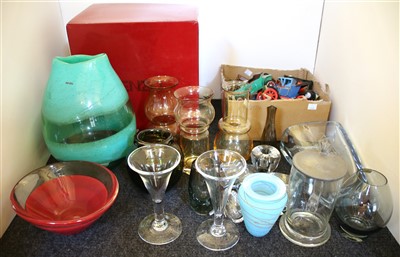 Lot 173 - A collection of glassware