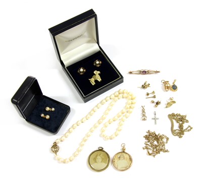 Lot 27 - A collection of gold jewellery