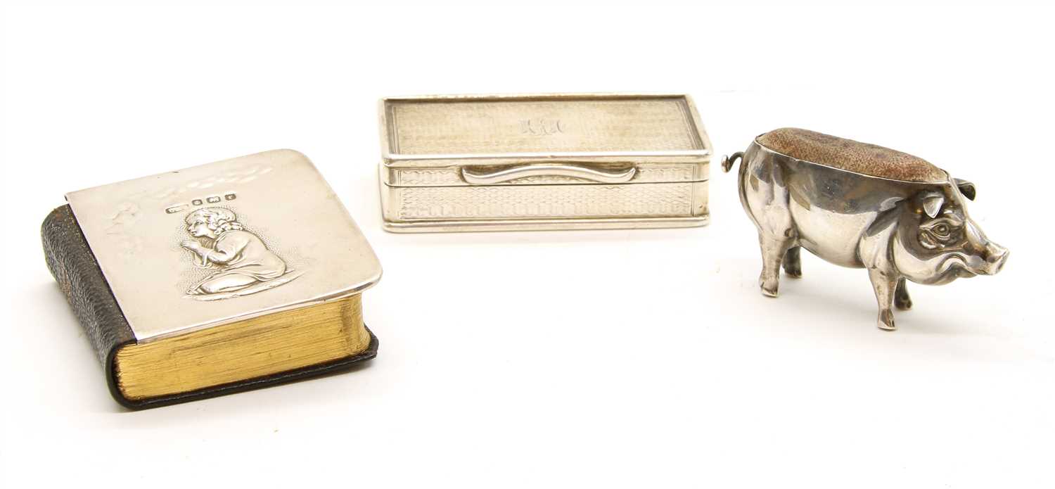 Lot 53 - A Victorian silver snuff box