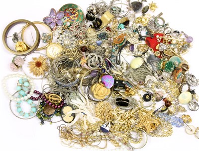 Lot 31 - A large collection of costume jewellery