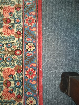 Lot 460 - An hand knotted Persian rug