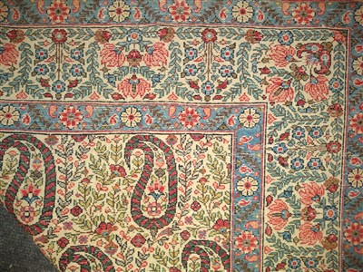 Lot 460 - An hand knotted Persian rug