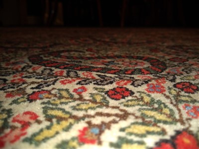Lot 460 - An hand knotted Persian rug