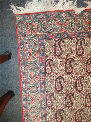 Lot 460 - An hand knotted Persian rug