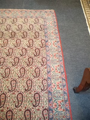 Lot 460 - An hand knotted Persian rug