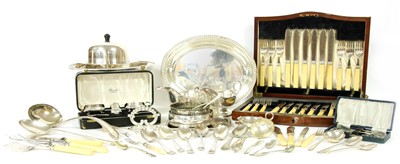 Lot 81 - A modern silver cased cruet set