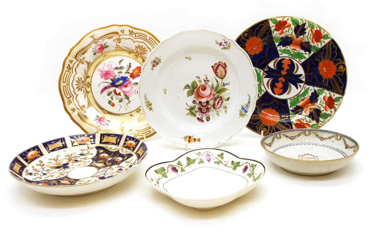 Lot 184 - A collection of ceramics plates and dishes