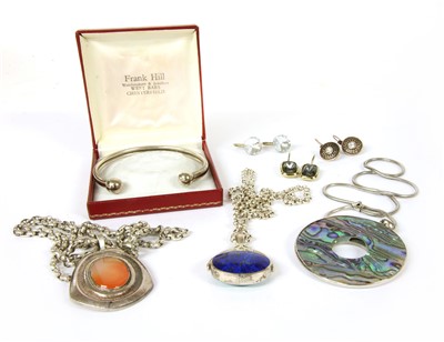 Lot 54 - A collection of jewellery