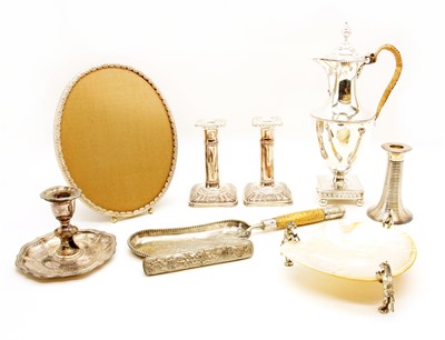 Lot 161 - A quantity of items to include a mother of pearl dish
