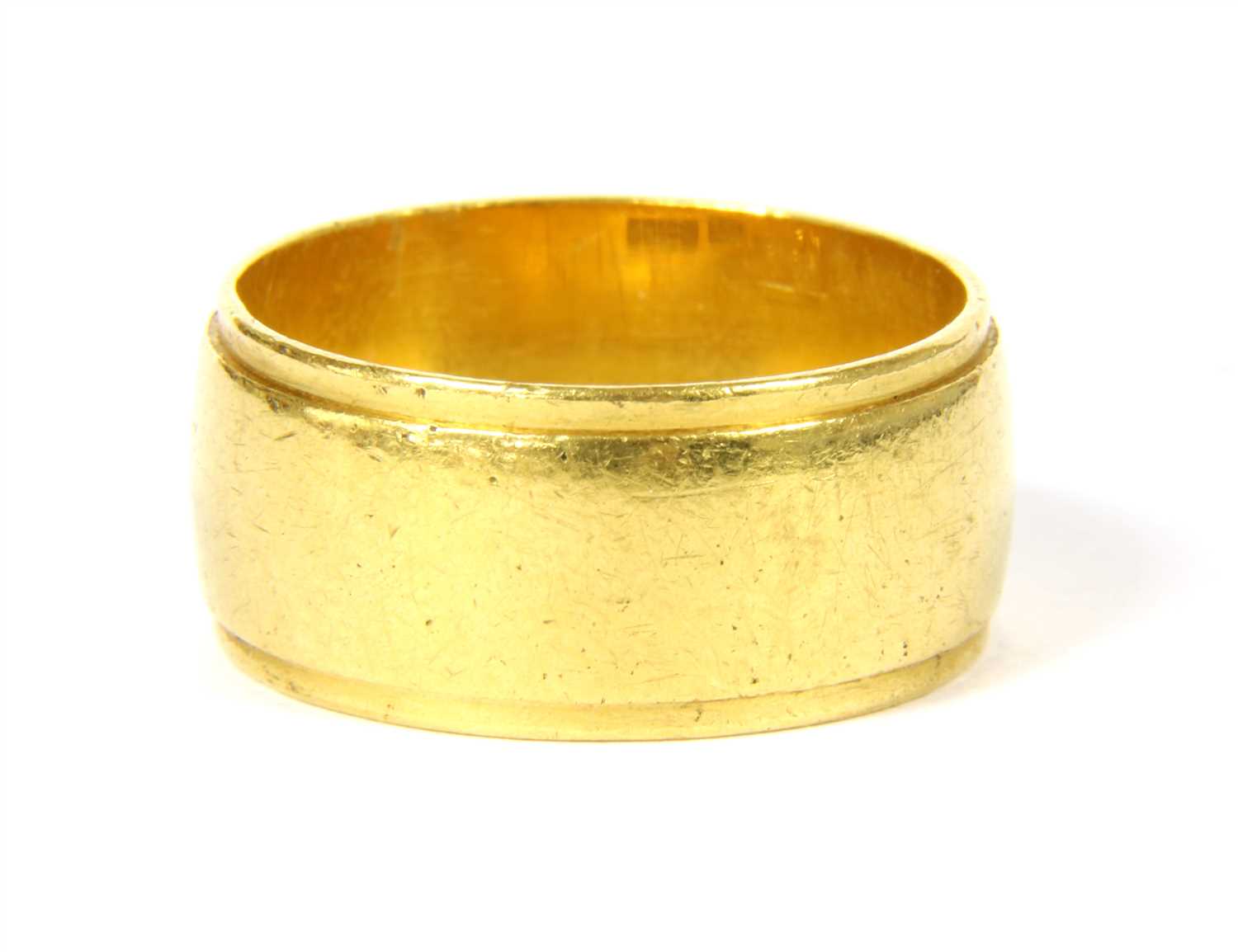 Lot 3 - A 22ct gold wedding ring