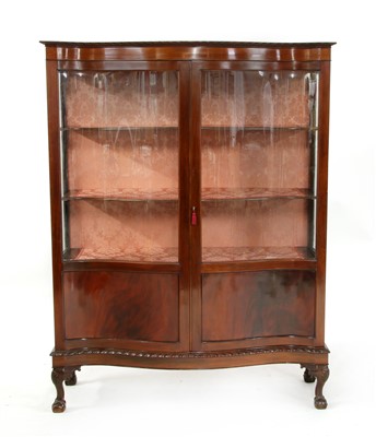 Lot 335 - An Edwardian serpentine fronted display cabinet