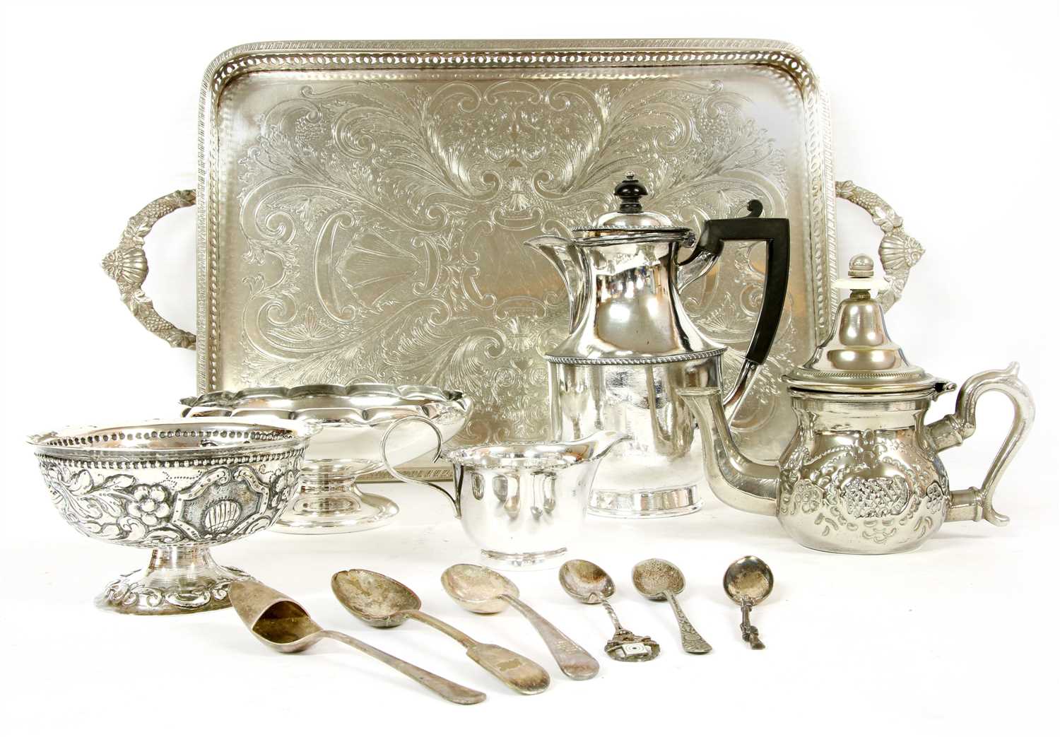 Lot 120 - A quantity of silver and plated items