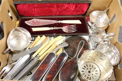 Lot 120 - A quantity of silver and plated items