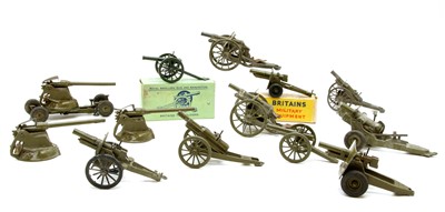 Lot 121 - A box of ten Britains field guns