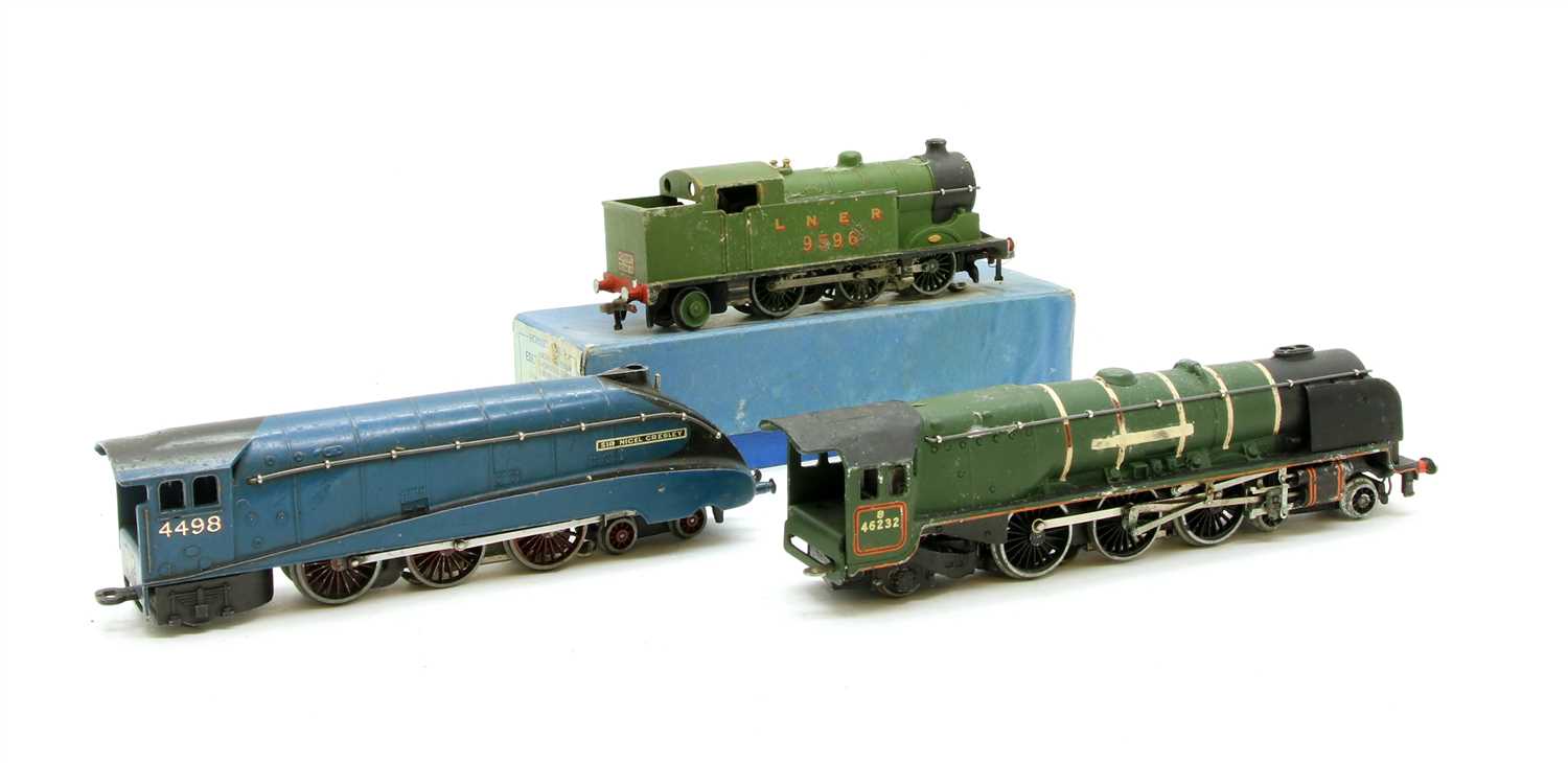 Lot 154 - Three Hornby dublo locomotives