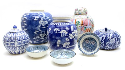 Lot 231 - A quantity of modern Chinese and Asian ceramics