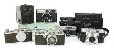 Lot 218 - A quantity of cameras