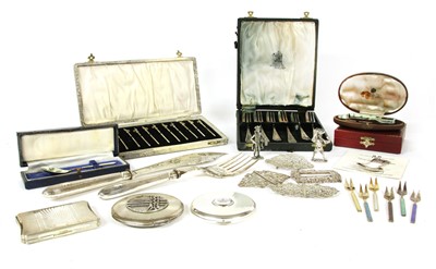Lot 92 - A quantity of silver and silver plate