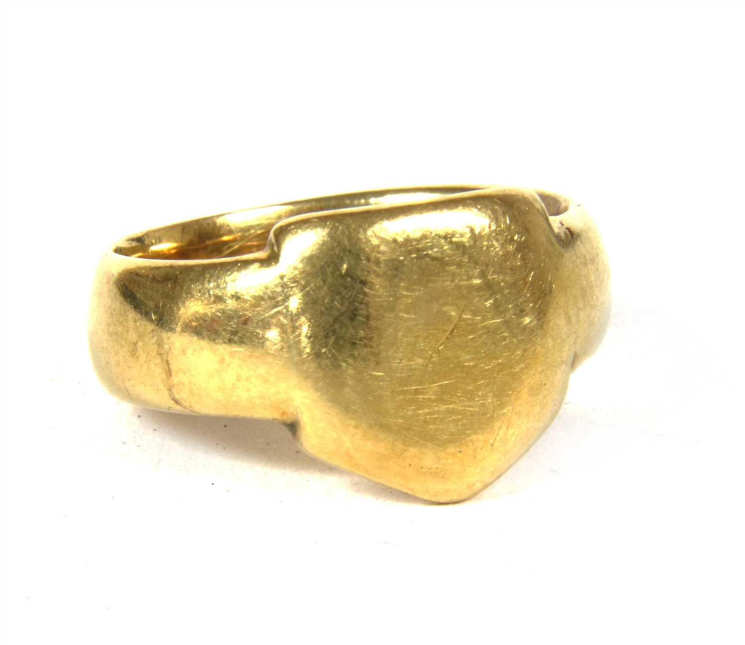 Lot 46 - An 18ct gold gentlemen's signet ring