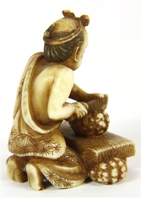 Lot 172 - A Japanese carved ivory netsuke