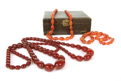 Lot 40 - A single row of graduated olive shaped Bakelite beads