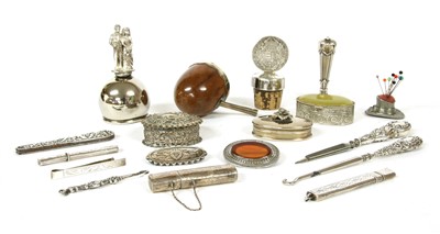 Lot 63 - A small collection of silver items