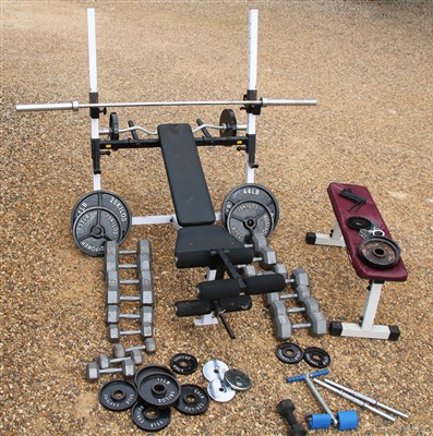 Lot 416 - A collection of gym equipment