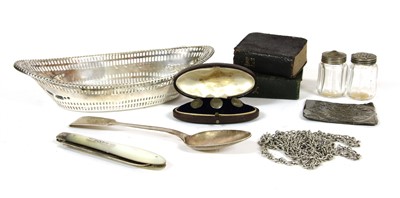 Lot 76 - A collection of silver items