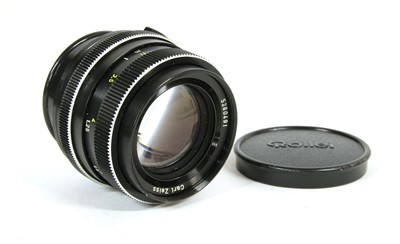 Lot 108 - A Carl Zeiss 85mm f/2.8 Sonnur lens