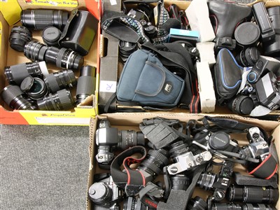 Lot 198 - A collection of cameras and lenses