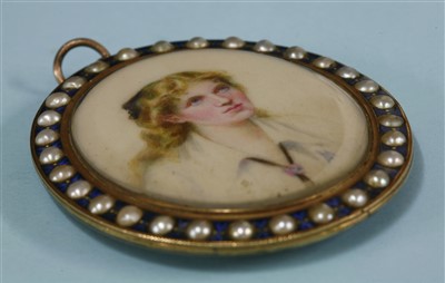 Lot 106 - A painted oval miniature pendant