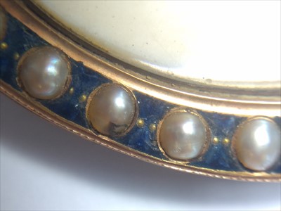 Lot 106 - A painted oval miniature pendant