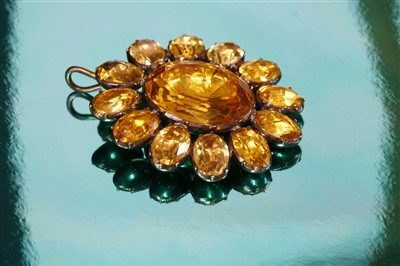 Lot 6 - A Georgian gold and foil-backed paste cluster pendant